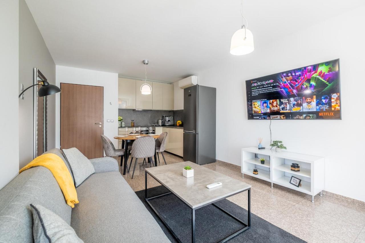 Julie'S Sunny Cozy Apartment With Balcony Софія Екстер'єр фото